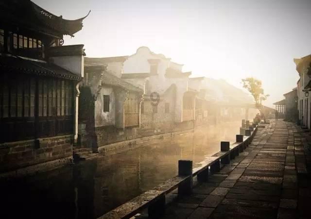“春城”昆明迎来2024年首场雪 民众开启“云”赏雪模式